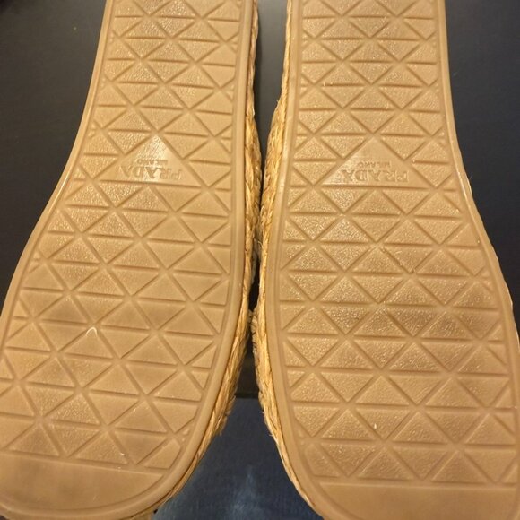 ☀️ PRADA RAFFIA SLIDE SANDALS — NATURAL BEIGE, GOLD LOGO, SIZE 6 - Picture 2 of 2